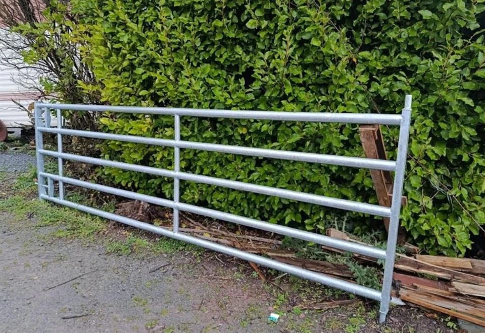 5-Bar Adjustable Cattle Gate