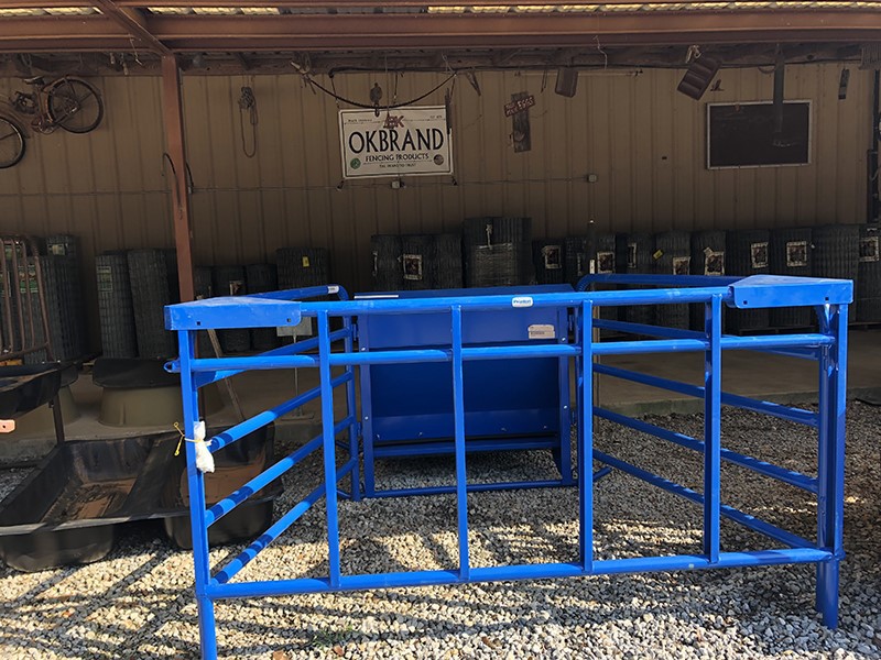 Priefert Creep Feeder with Calf Pass Panels Priefert Creep Feeder with Calf Pass Panels
